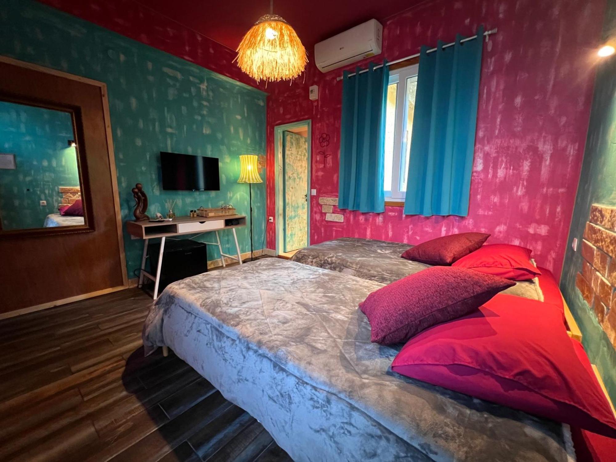 Antares Boutique Guesthouse Perama  Ngoại thất bức ảnh